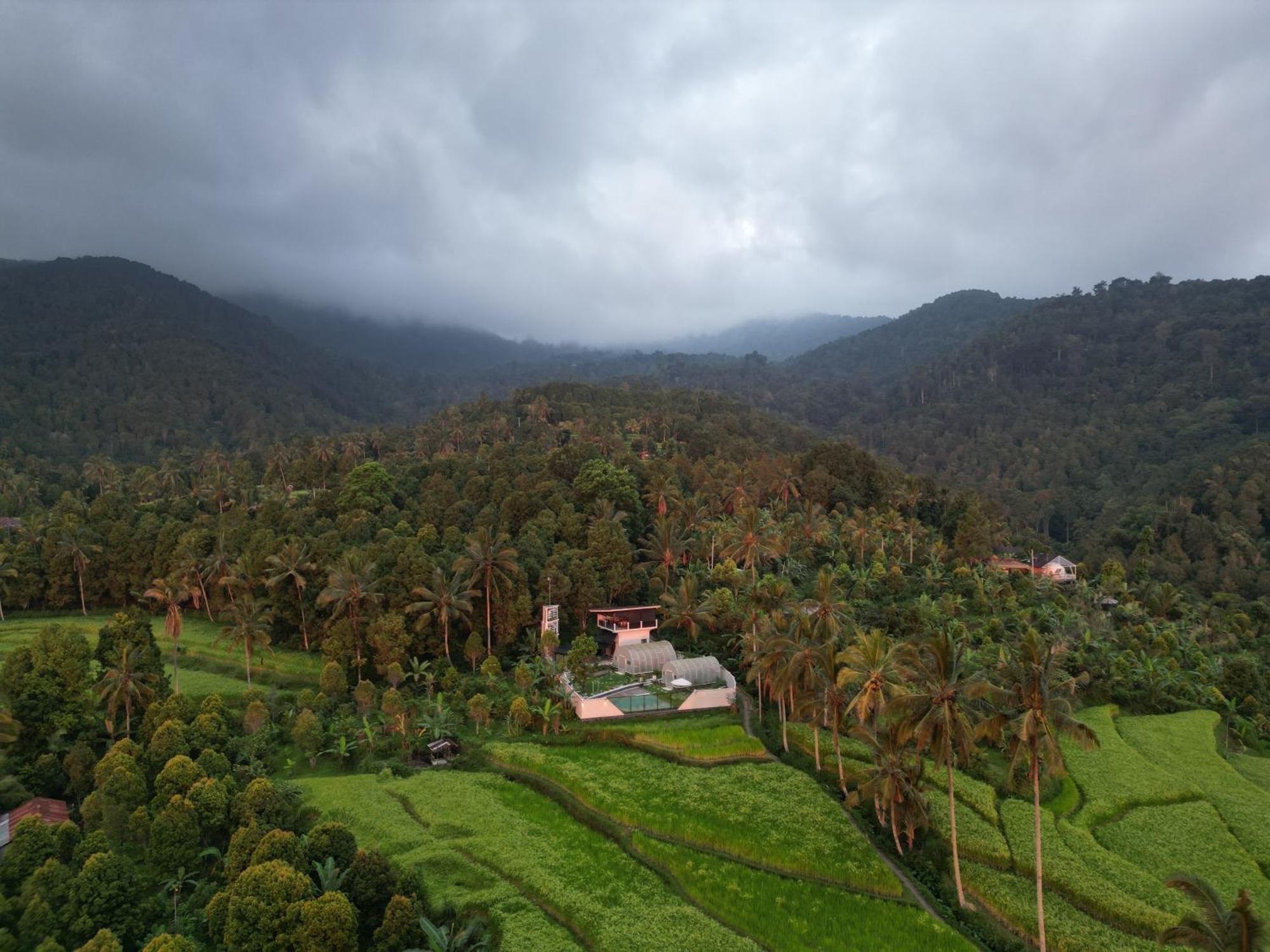 Utopiaku - Munduk Highlands Villa Exterior photo